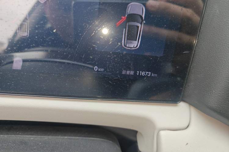 Used BYD Yuan UP 2025 Intelligent Driving Version 401 KM Dynamic Edition Odometer Close Up