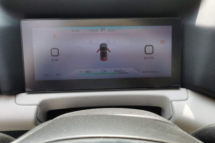 Used BYD Yuan UP 2025 Model 301KM Leading Version Odometer Close Up