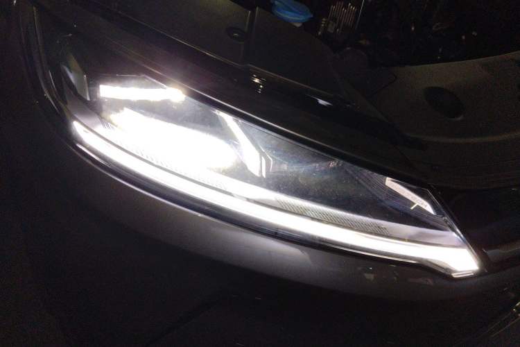 Used BYD Yuan UP 2025 Model 301KM Leading Version Right Front Headlight