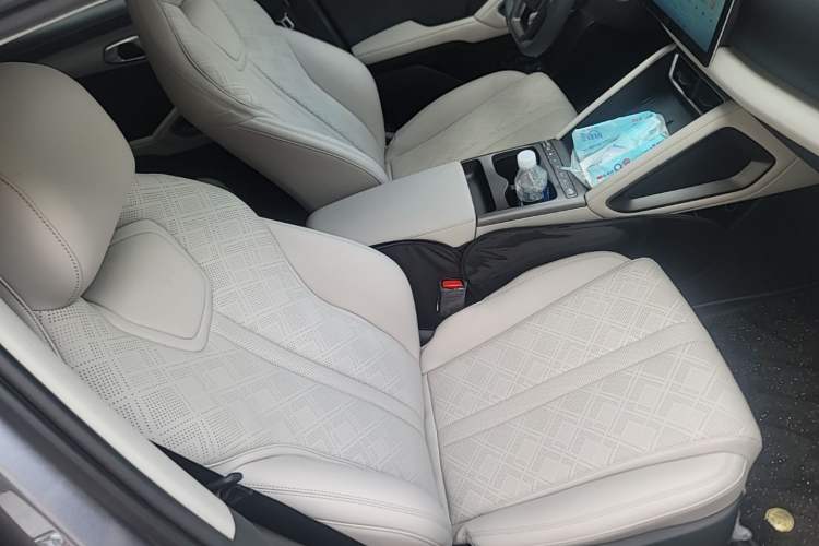Used BYD Yuan UP 2025 Model 301KM Leading Version Right Front Seat