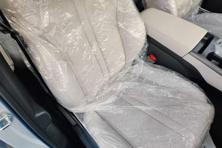 Used BYD Yuan UP 2025 Intelligent Driving Version 401 KM Dynamic Edition Right Front Seat