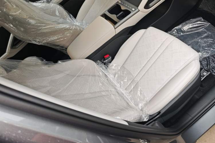 Used BYD Yuan UP 2025 Model 301KM Leading Version Right Front Seat