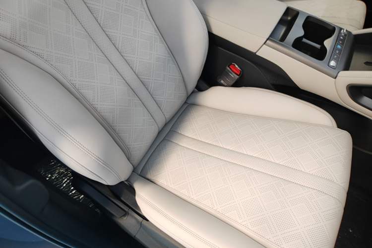 Used BYD Yuan UP 2025 Model 301KM Leading Version Right Front Seat