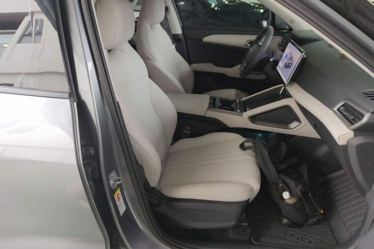 Used BYD Yuan UP 2025 Intelligent Driving Version 401 KM Dynamic Edition Right Front Seat