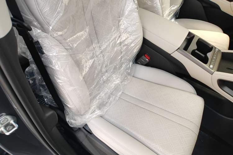 Used BYD Yuan UP 2025 Model 301KM Leading Version Right Front Seat