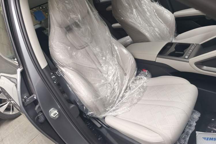 Used BYD Yuan UP 2025 Model 301KM Leading Version Right Front Seat