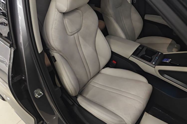 Used BYD Yuan UP 2025 Intelligent Driving Version 401 KM Dynamic Edition Right Front Seat