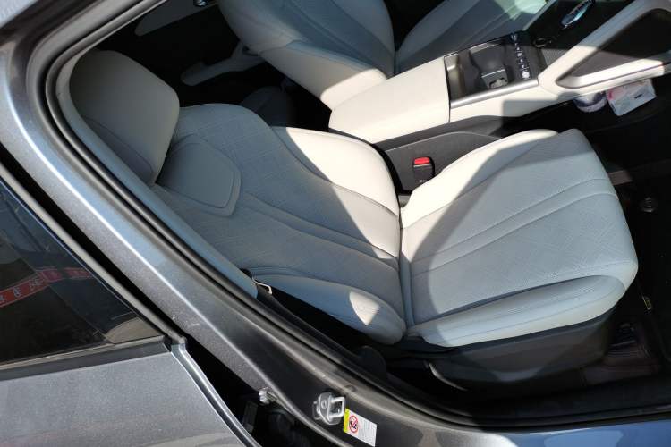 Used BYD Yuan UP 2025 Intelligent Driving Version 401 KM Dynamic Edition Right Front Seat