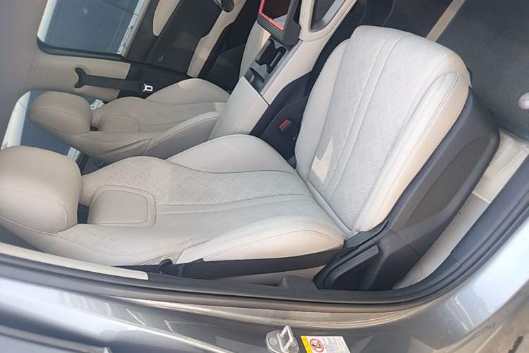 Used BYD Yuan UP 2025 Intelligent Driving Version 401 KM Dynamic Edition Right Front Seat
