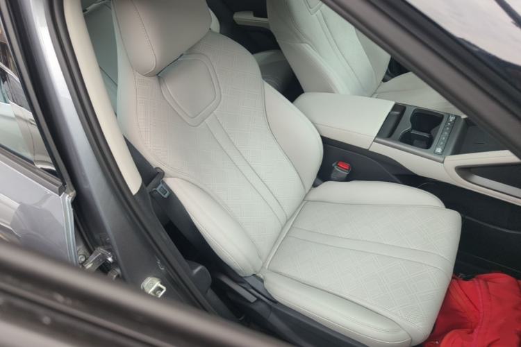 Used BYD Yuan UP 2025 Intelligent Driving Version 401 KM Dynamic Edition Right Front Seat