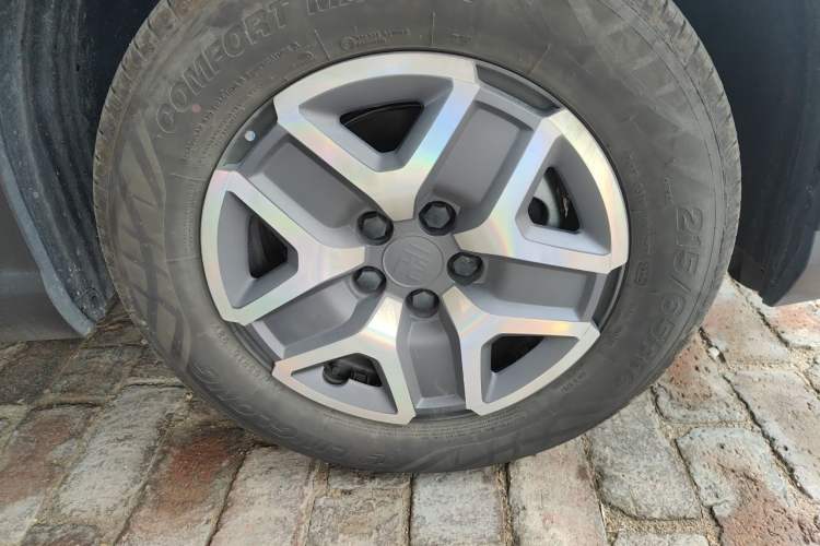 Used BYD Yuan UP 2025 Model 301KM Leading Version Right Front Wheel Hub