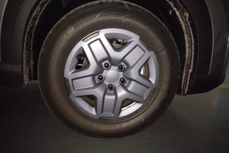Used BYD Yuan UP 2025 Model 301KM Leading Version Right Front Wheel Hub