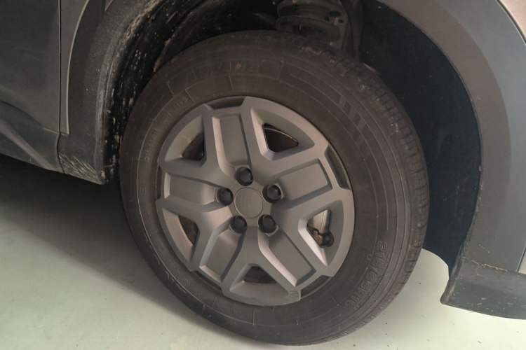 Used BYD Yuan UP 2025 Intelligent Driving Version 401 KM Dynamic Edition Right Front Wheel Hub