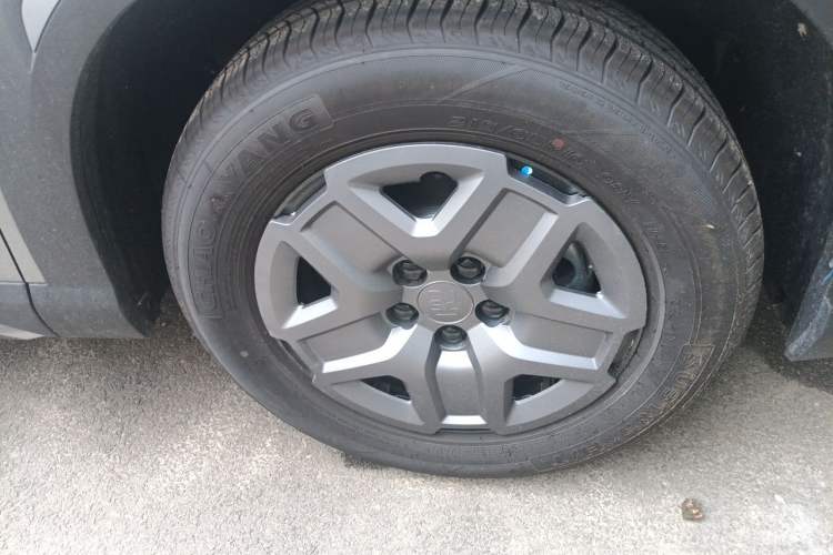 Used BYD Yuan UP 2025 Model 301KM Leading Version Right Front Wheel Hub