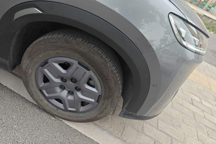 Used BYD Yuan UP 2025 Intelligent Driving Version 401 KM Dynamic Edition Right Front Wheel Hub
