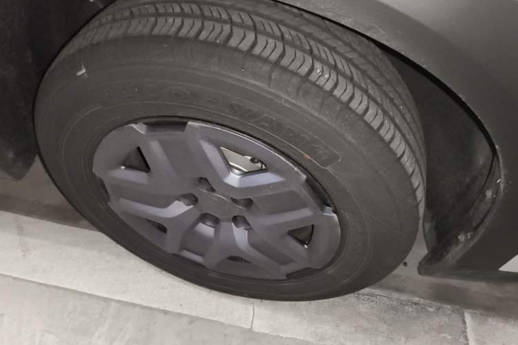 Used BYD Yuan UP 2025 Intelligent Driving Version 401 KM Dynamic Edition Right Front Wheel Hub