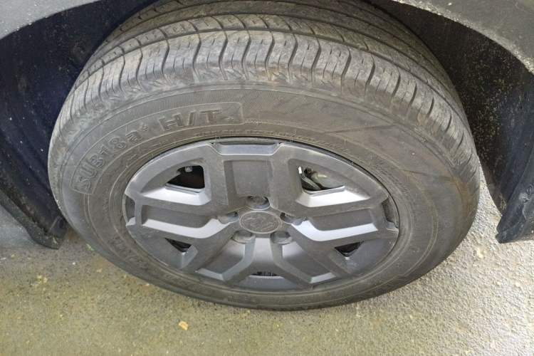 Used BYD Yuan UP 2025 Intelligent Driving Version 401 KM Dynamic Edition Right Front Wheel Hub