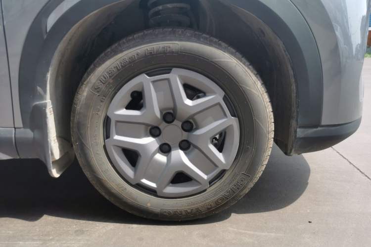 Used BYD Yuan UP 2025 Model 301KM Leading Version Right Front Wheel Hub
