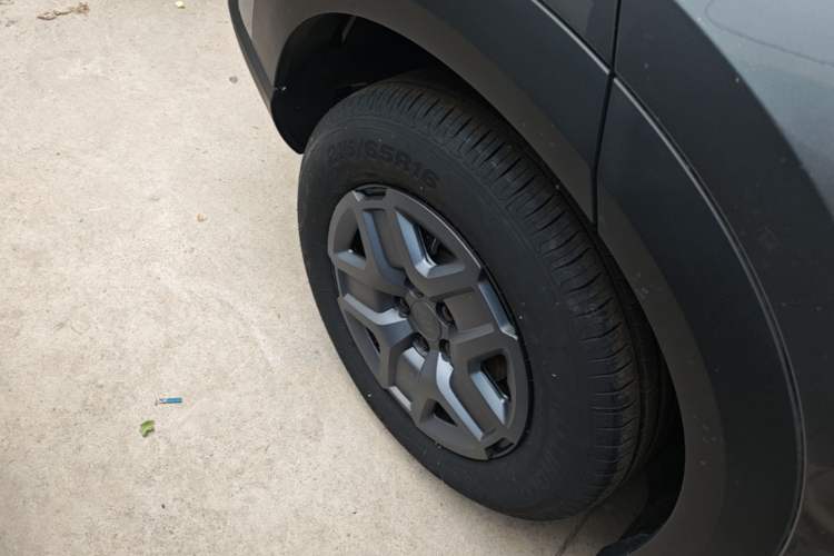 Used BYD Yuan UP 2025 Model 301KM Leading Version Right Rear Wheel Hub