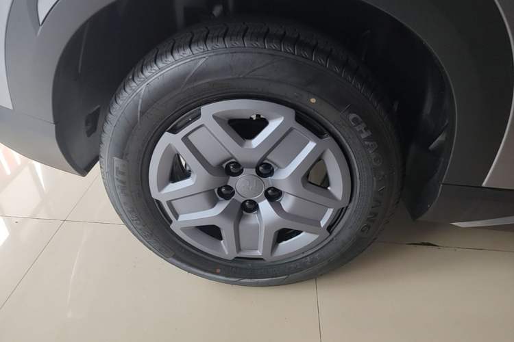 Used BYD Yuan UP 2025 Model 301KM Leading Version Right Rear Wheel Hub