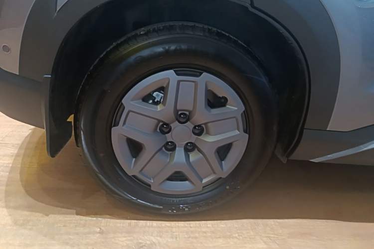 Used BYD Yuan UP 2025 Intelligent Driving Version 401 KM Dynamic Edition Right Rear Wheel Hub