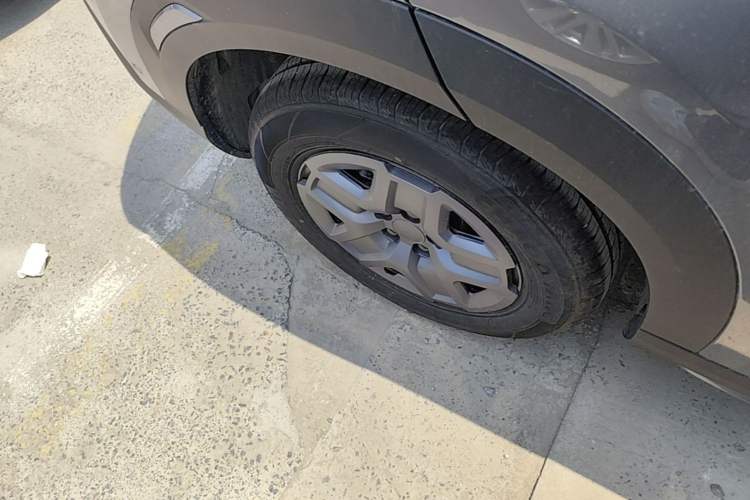 Used BYD Yuan UP 2025 Intelligent Driving Version 401 KM Dynamic Edition Right Rear Wheel Hub