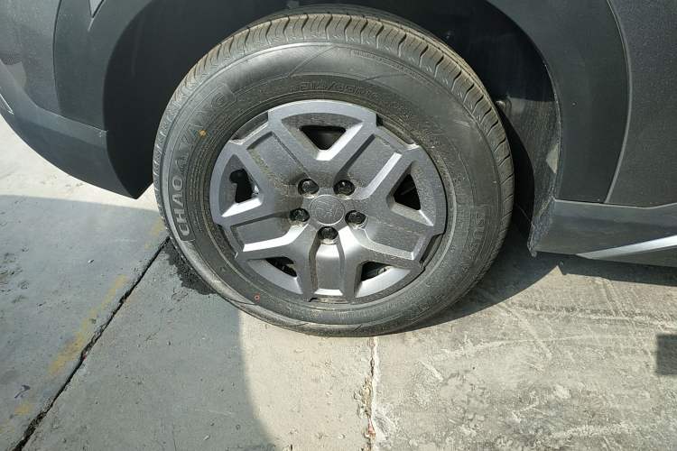 Used BYD Yuan UP 2025 Model 301KM Leading Version Right Rear Wheel Hub