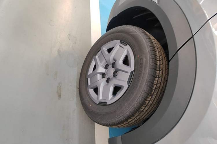 Used BYD Yuan UP 2025 Model 301KM Leading Version Right Rear Wheel Hub