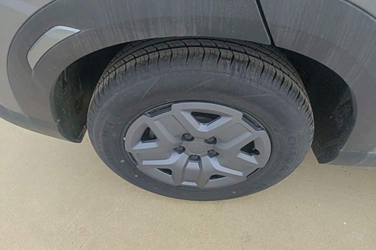 Used BYD Yuan UP 2025 Model 301KM Leading Version Right Rear Wheel Hub