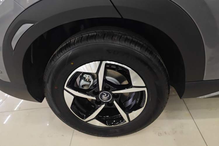Used BYD Yuan UP 2025 Intelligent Driving Version 401 KM Dynamic Edition Right Rear Wheel Hub