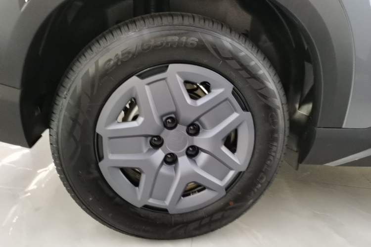 Used BYD Yuan UP 2025 Model 301KM Leading Version Right Rear Wheel Hub