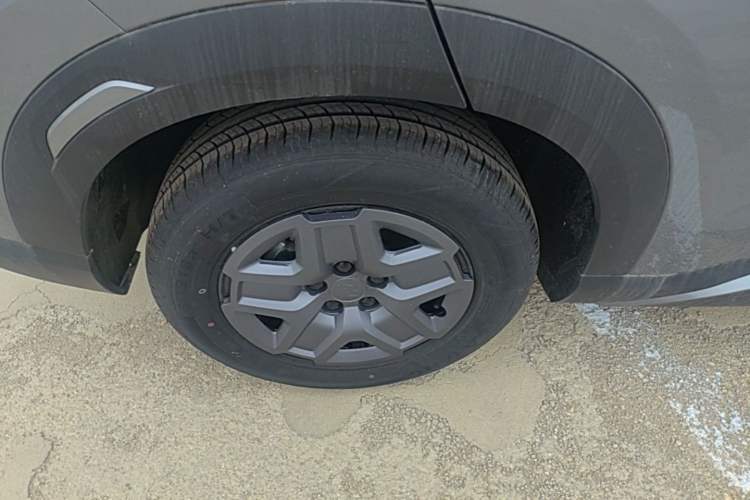 Used BYD Yuan UP 2025 Model 301KM Leading Version Right Rear Wheel Hub