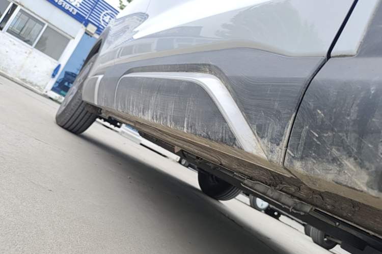 Used BYD Yuan UP 2025 Model 301KM Leading Version Right Side Sill