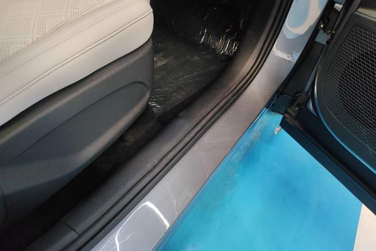 Used BYD Yuan UP 2025 Model 301KM Leading Version Right Side Sill