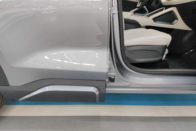 Used BYD Yuan UP 2025 Model 301KM Leading Version Right Side Sill