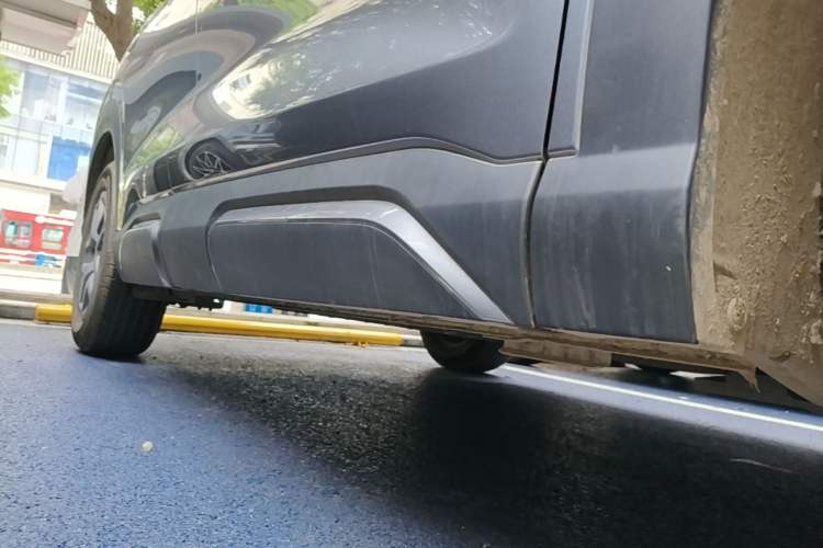 Used BYD Yuan UP 2025 Model 301KM Leading Version Right Side Sill