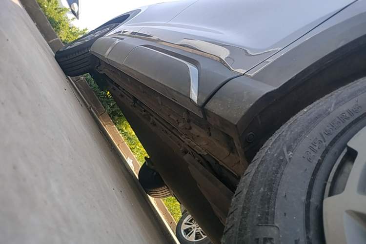 Used BYD Yuan UP 2025 Intelligent Driving Version 401 KM Dynamic Edition Right Side Sill
