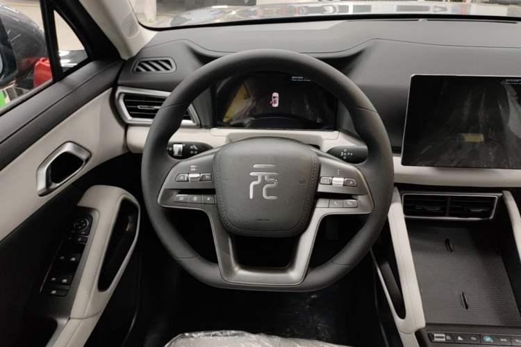 Used BYD Yuan UP 2025 Model 301KM Leading Version Steering Wheel