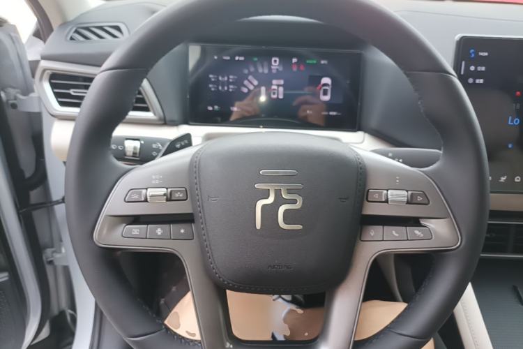 Used BYD Yuan UP 2025 Intelligent Driving Version 401 KM Dynamic Edition Steering Wheel