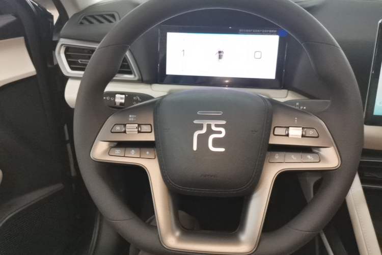 Used BYD Yuan UP 2025 Intelligent Driving Version 401 KM Dynamic Edition Steering Wheel
