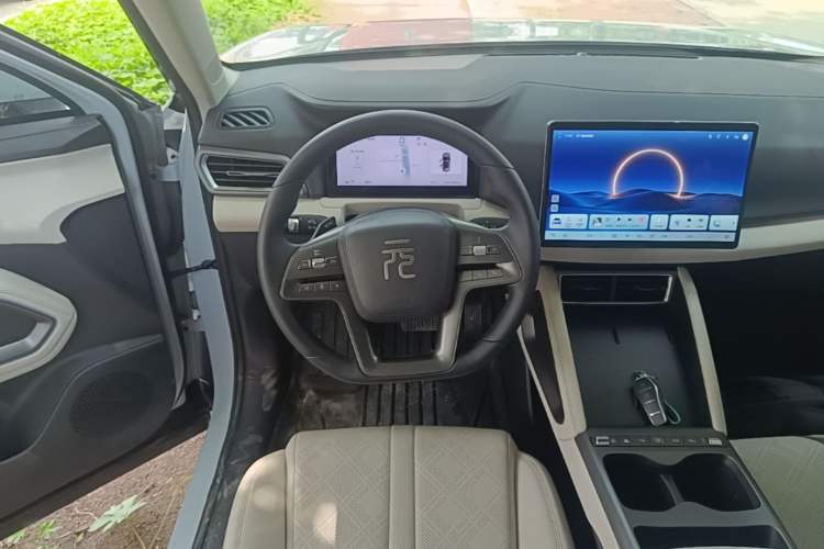 Used BYD Yuan UP 2025 Intelligent Driving Version 401 KM Dynamic Edition Steering Wheel