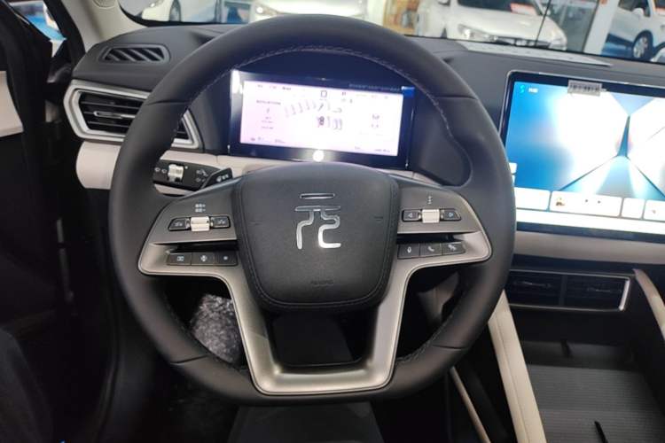 Used BYD Yuan UP 2025 Intelligent Driving Version 401 KM Dynamic Edition Steering Wheel