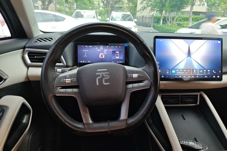 Used BYD Yuan UP 2025 Intelligent Driving Version 401 KM Dynamic Edition Steering Wheel