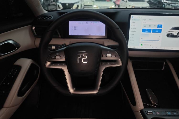 Used BYD Yuan UP 2025 Intelligent Driving Version 401 KM Dynamic Edition Steering Wheel