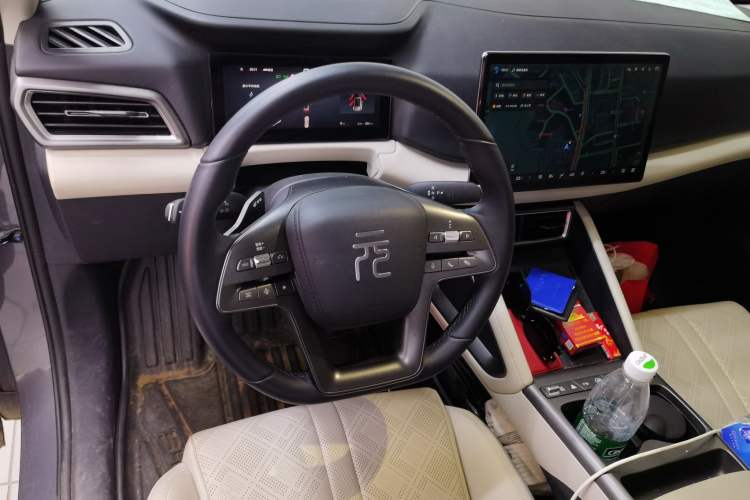 Used BYD Yuan UP 2025 Intelligent Driving Version 401 KM Dynamic Edition Steering Wheel