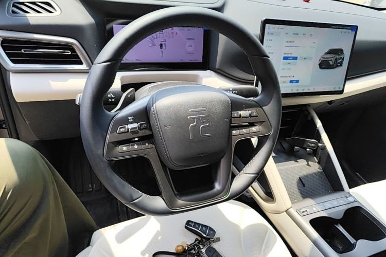 Used BYD Yuan UP 2025 Intelligent Driving Version 401 KM Dynamic Edition Steering Wheel