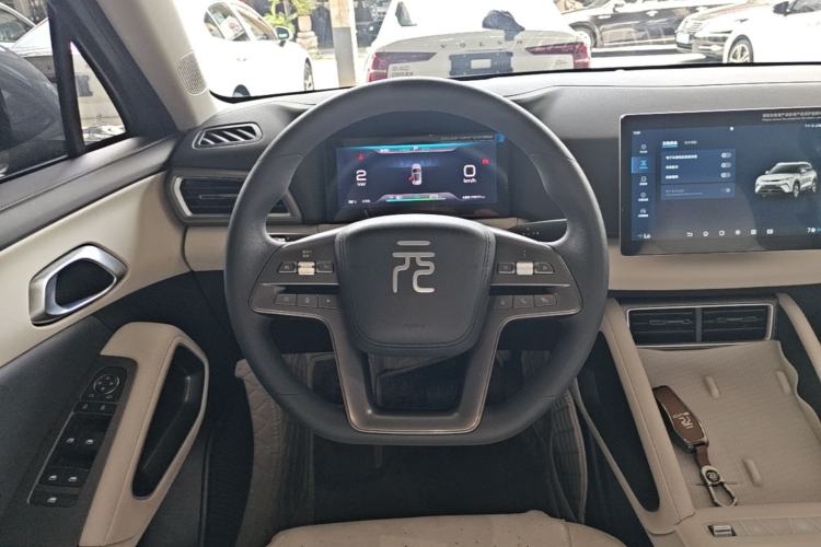 Used BYD Yuan UP 2025 Model 301KM Leading Version Steering Wheel