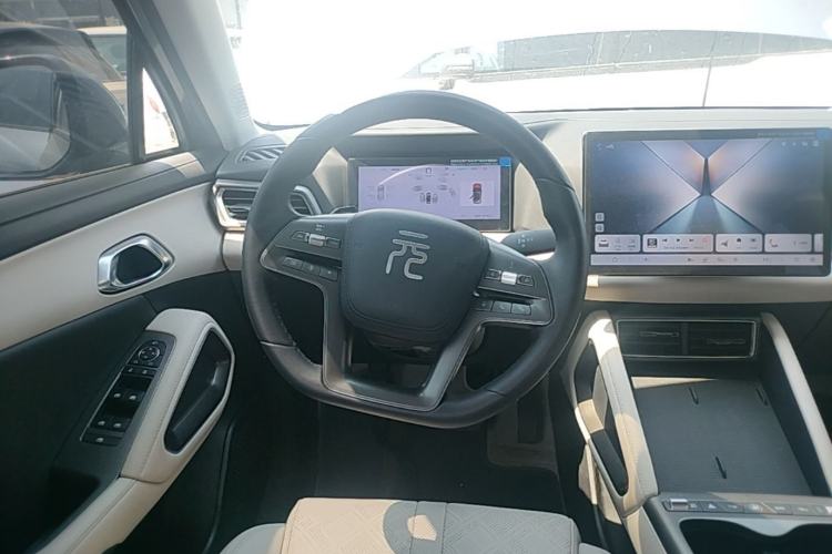 Used BYD Yuan UP 2025 Intelligent Driving Version 401 KM Dynamic Edition Steering Wheel