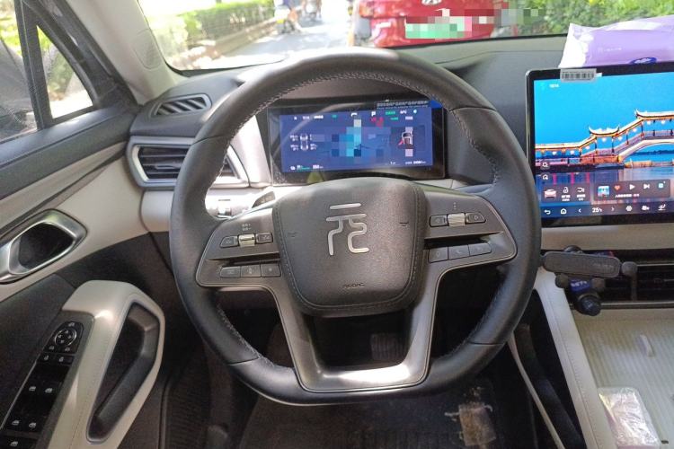Used BYD Yuan UP 2025 Intelligent Driving Version 401 KM Dynamic Edition Steering Wheel