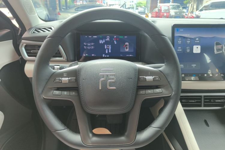 Used BYD Yuan UP 2025 Intelligent Driving Version 401 KM Dynamic Edition Steering Wheel